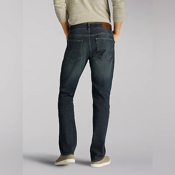 NWT MEN’S EXTREME MOTION STRAIGHT FIT TAPERED LEG JEANS IN MAVERICK - Picture 4 of 11